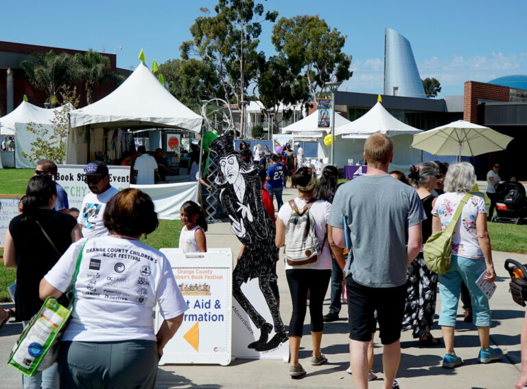 2018 O.C. Children's Book Festival - Mister Snark Lurking In Crowd