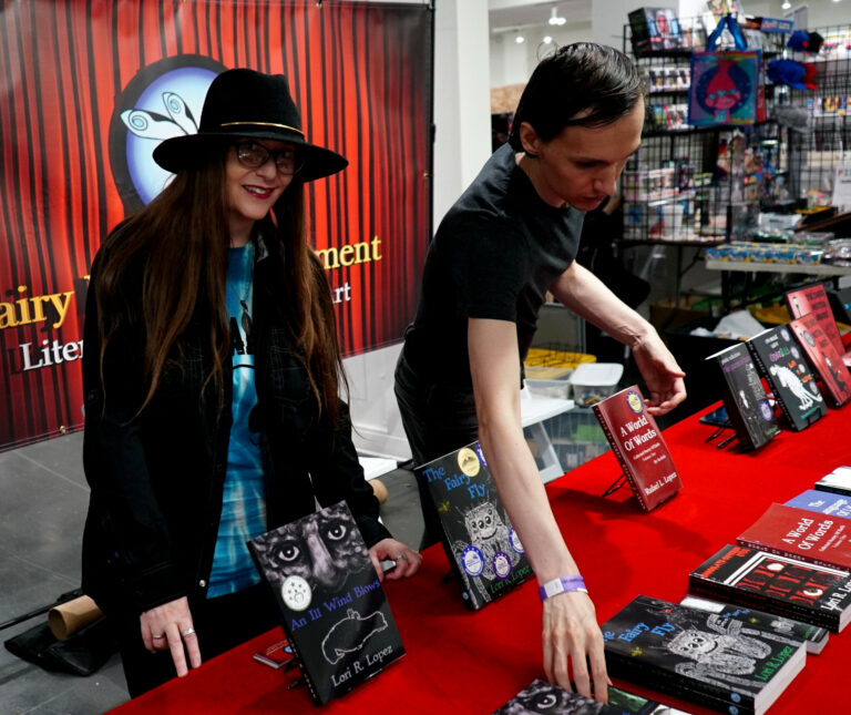 LA Comic Book & Sci-Fi Convention August 2018 - Noel Lopez and Horror Author Lori R. Lopez