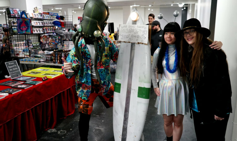 LA Comic Book & Sci-Fi Convention August 2018 - Horror Author Lori R. Lopez posing with Cosplay Alien Band Cosmic Jetties