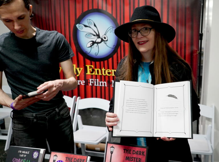 LA Comic Book & Sci-Fi Convention August 2018 - Quirky Author Lori R. Lopez with her book The Dark Mister Snark