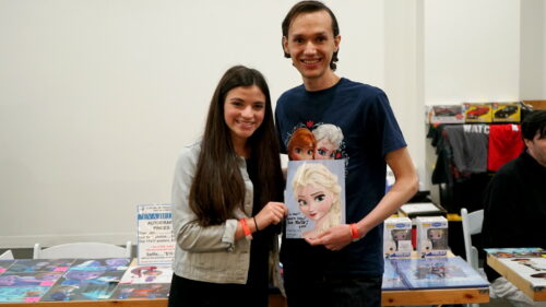 LA Comic Book & Sci-Fi Convention August 2018 - Noel Lopez Posing with Young Elsa Actress Eva Bella